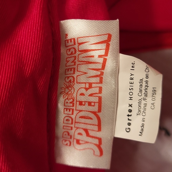 Spiderman "Spider Sense" red and black cap - Picture 4 of 6